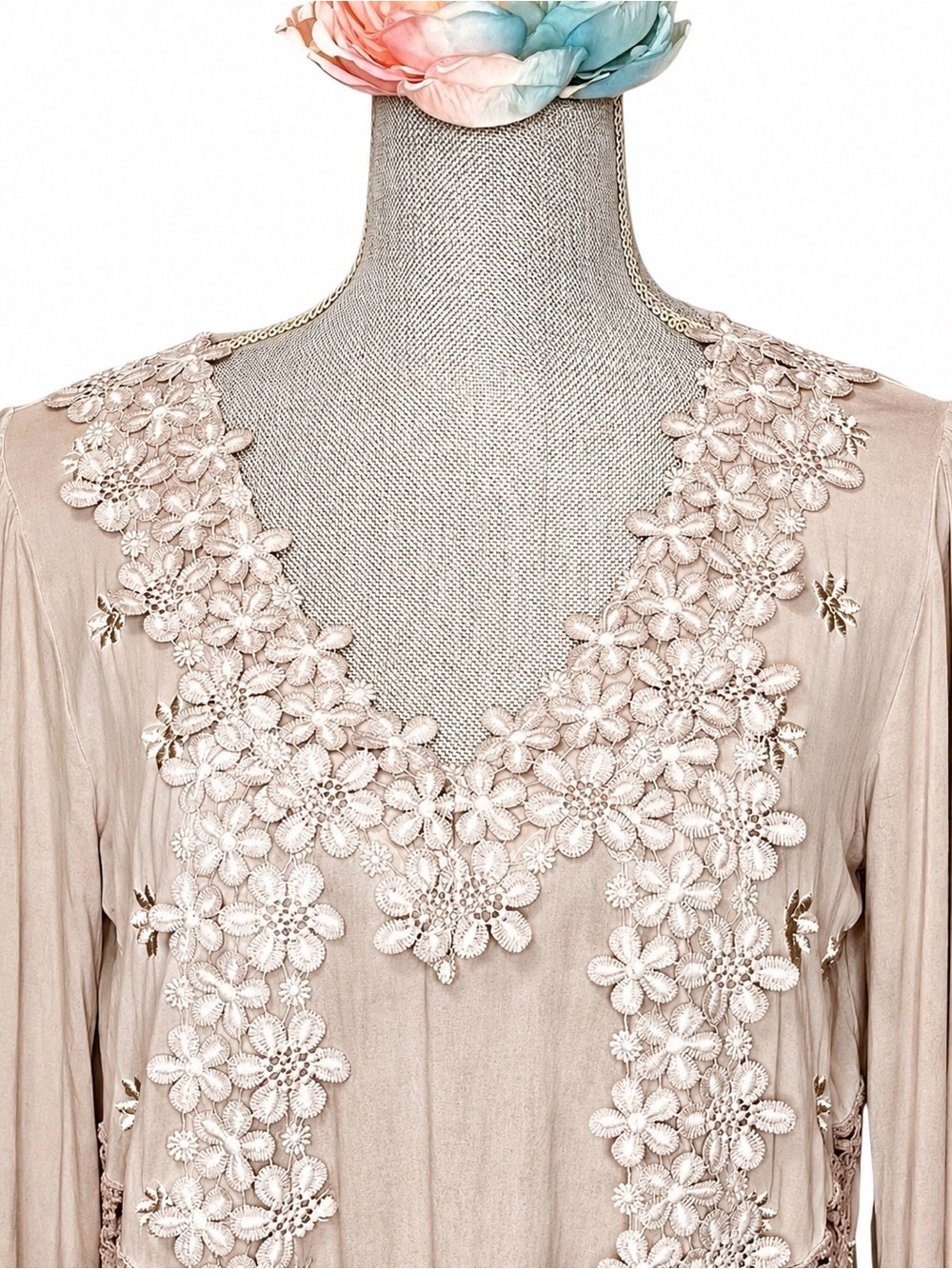 POL Floral Applique Blouse Embroidered Taupe Women's Top S - Picture 4 of 11
